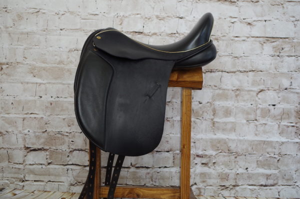 Black Country Eloquence Dressage Saddle